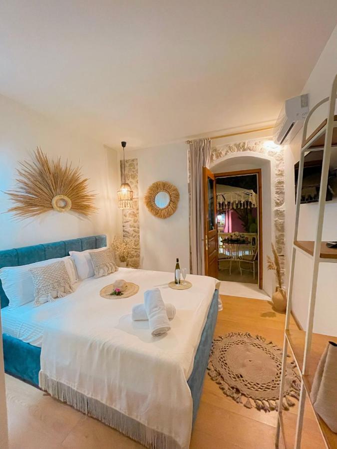 Bohemian Boutique Suites Vlorë Екстериор снимка