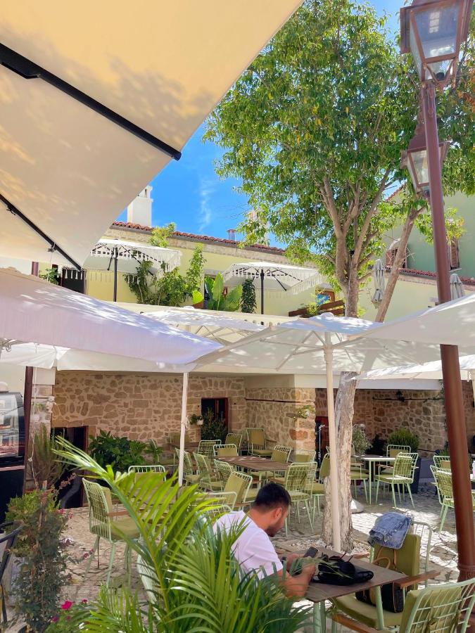 Bohemian Boutique Suites Vlorë Екстериор снимка